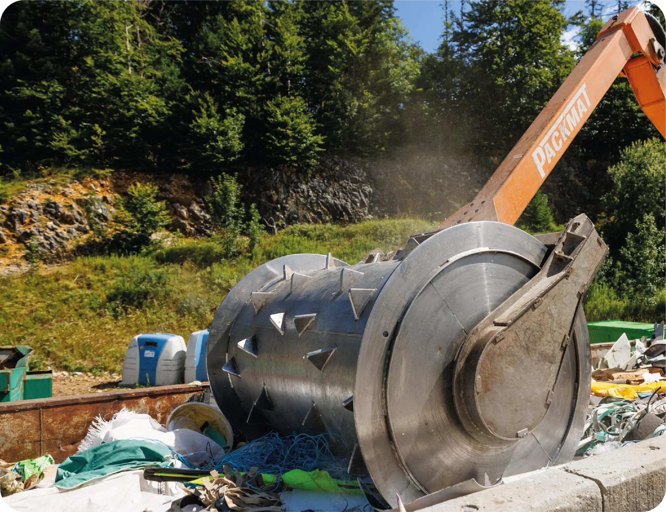 Photo des déchets se faisant tasser